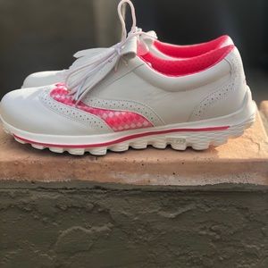 Women’s golf shoes